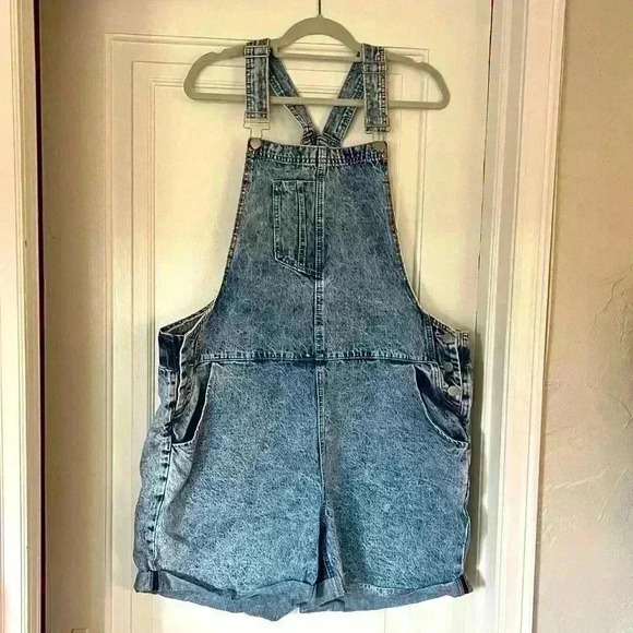 Like New! City Chic Medium Wash Jean Denim Overalls 18 Plus Size Summer Shorts - Picture 2 of 9